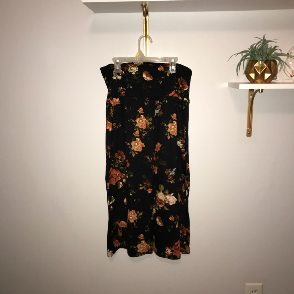 •Midi skirt•